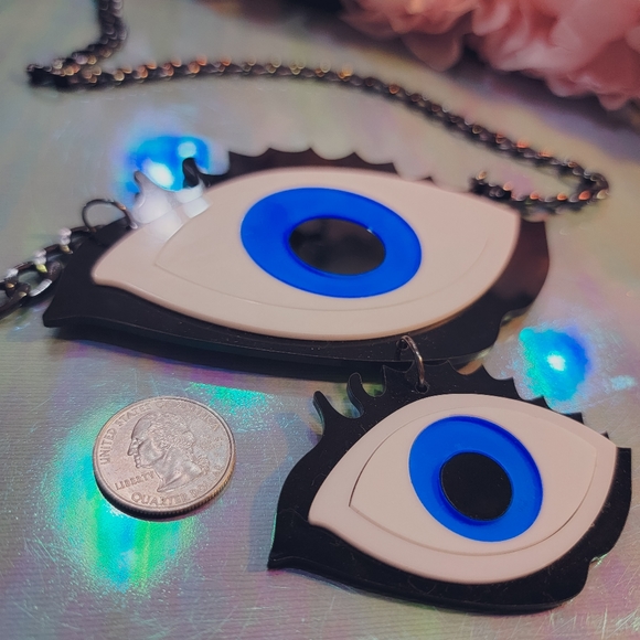 🧿 The Eyes Have It Necklace 🧿 - Picture 2 of 3